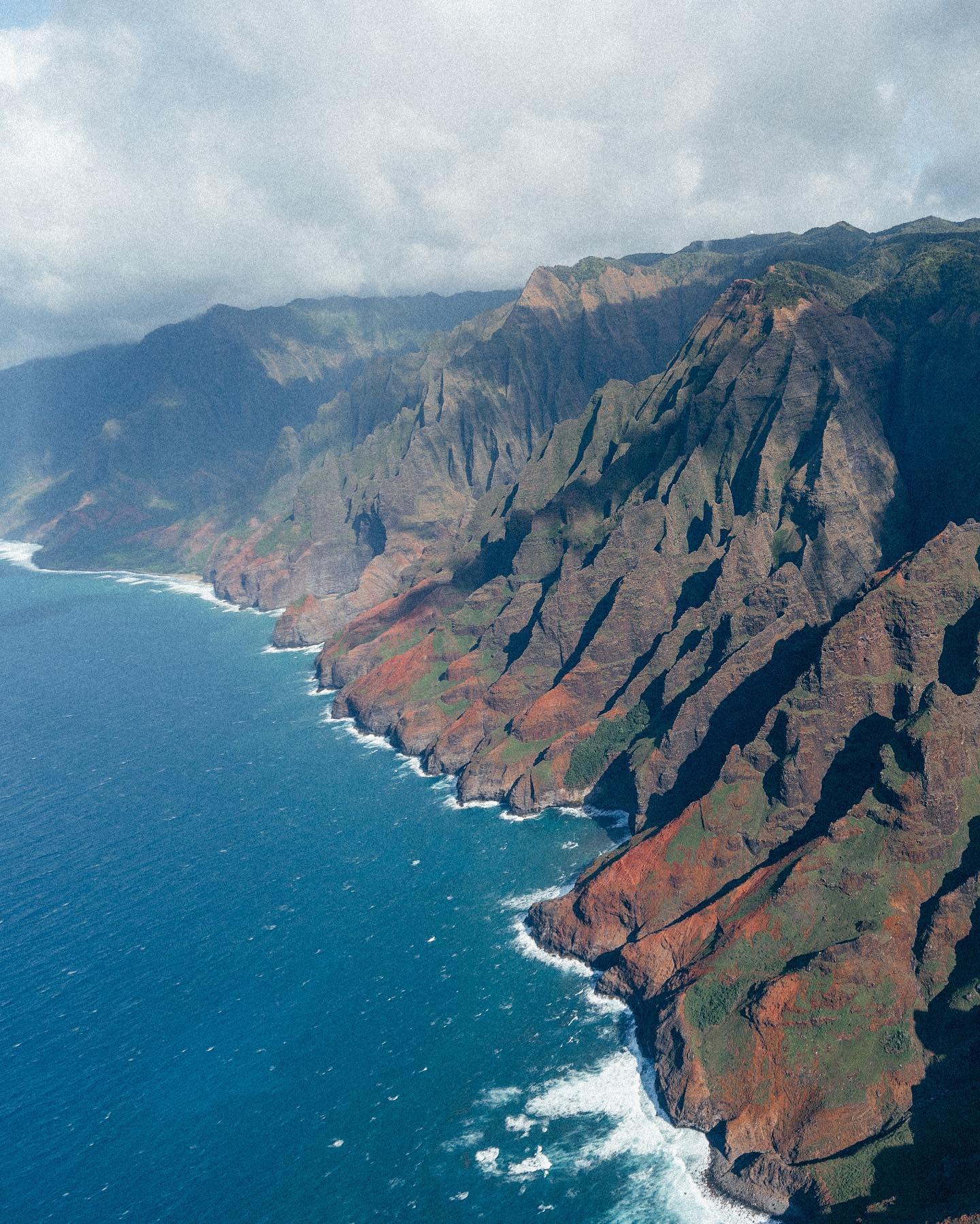 This coastline 😍 I have probably said it a couple of times but Hawai’i is by far the most beautiful destination I have ever been too. Back in february I had the chance to visit Kauai, Big Island and Oahu. Can’t wait to be back and see what the other islands have to offer. 🌴🤙🏻 Let’s hope we can travel soon. 🌎